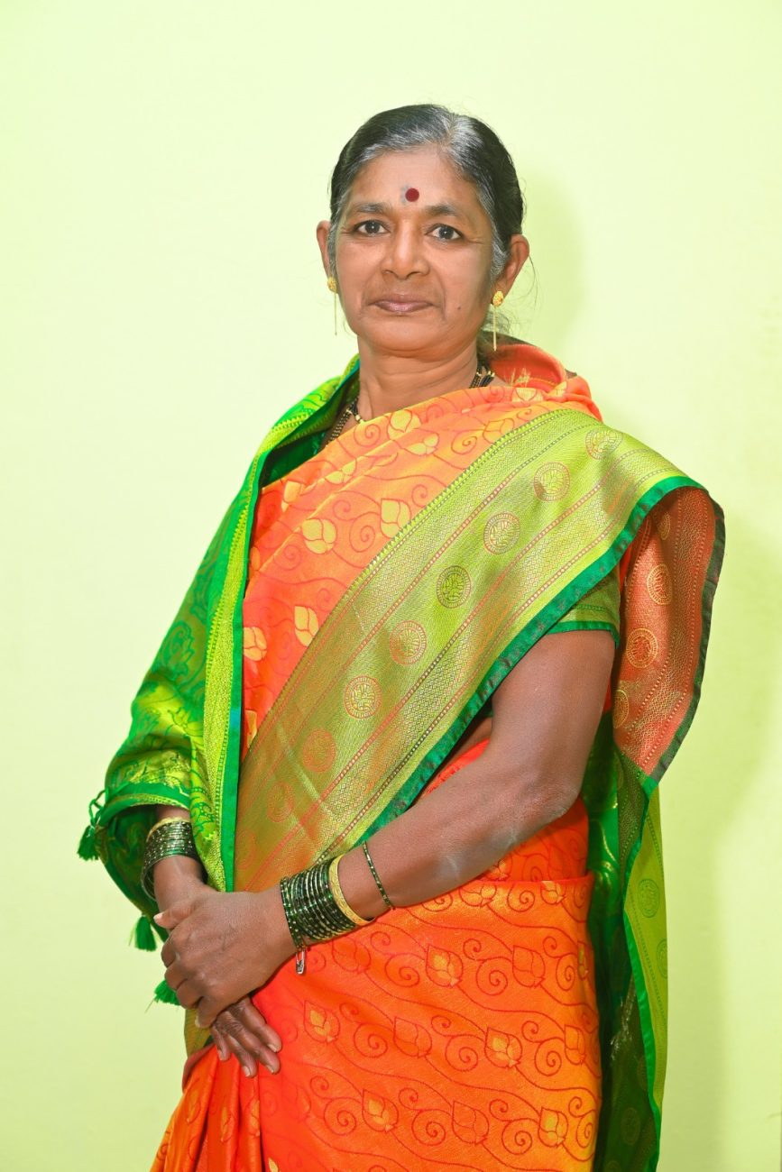 सौ.रेखा बळवंत सुतार